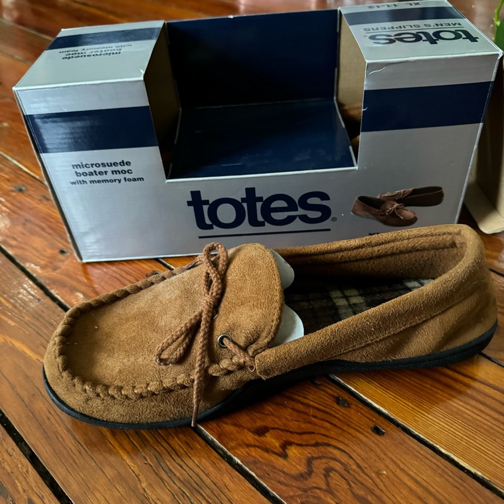 Totes Men’s Cognac Slippers with Memory Foam Size XL 11-12 Indoor/Outdoor Sole